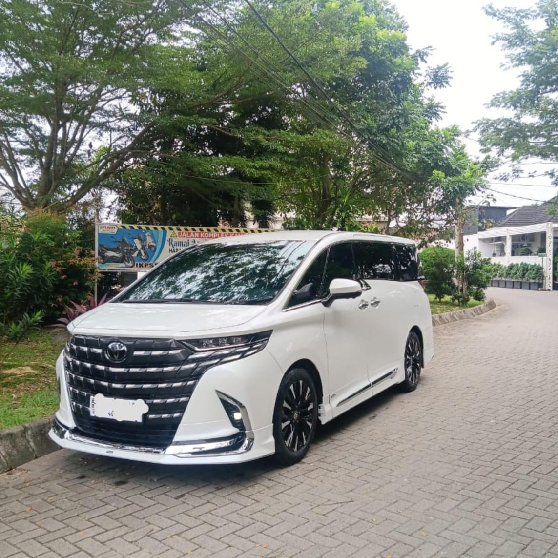 Toyota Alphard 2.5 HEV