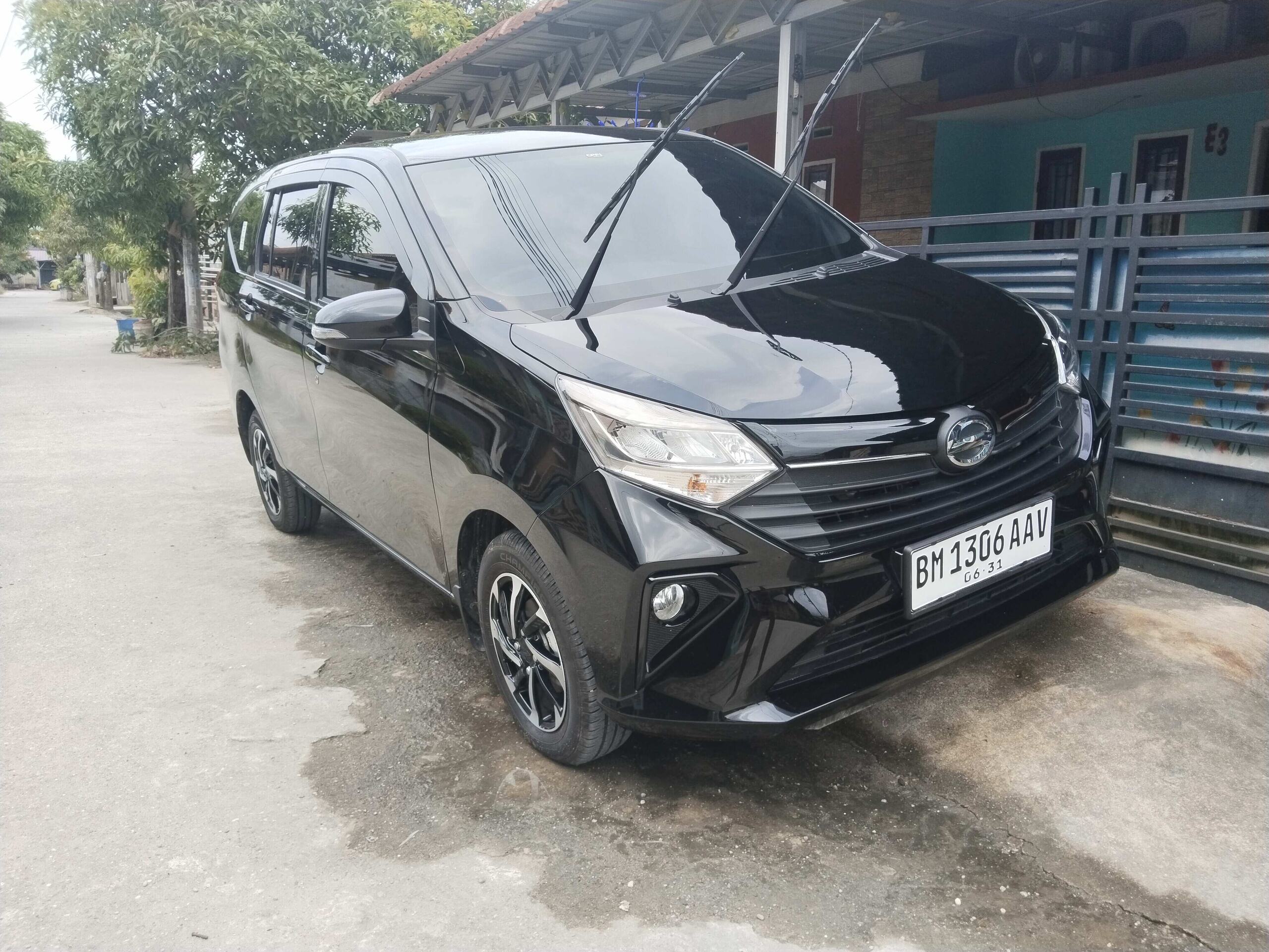 Daihatsu Sigra 1.2 R CVT Deluxe