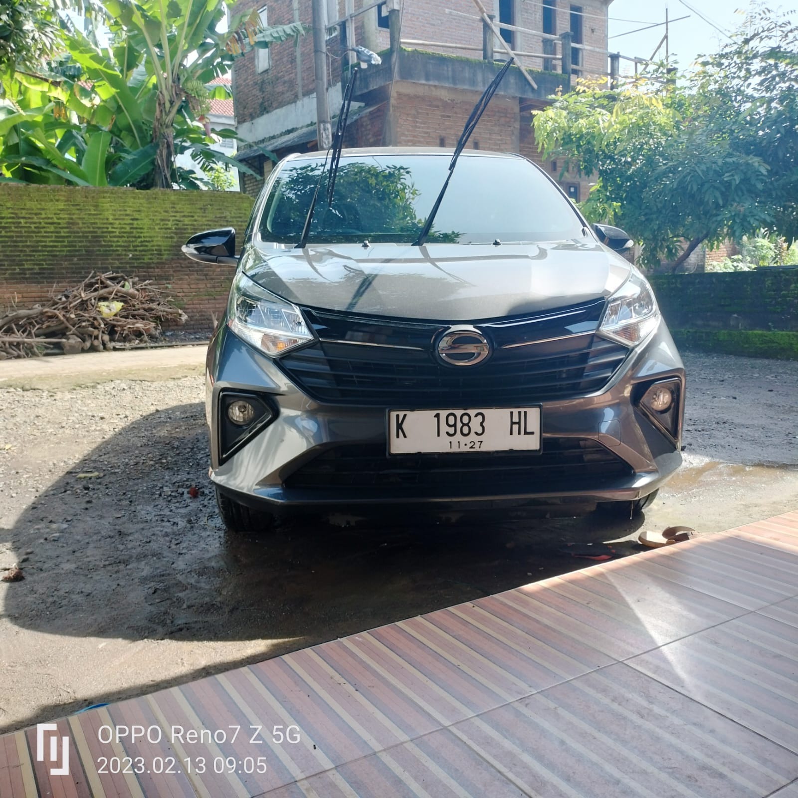 Daihatsu Sigra 1.2 R CVT Deluxe